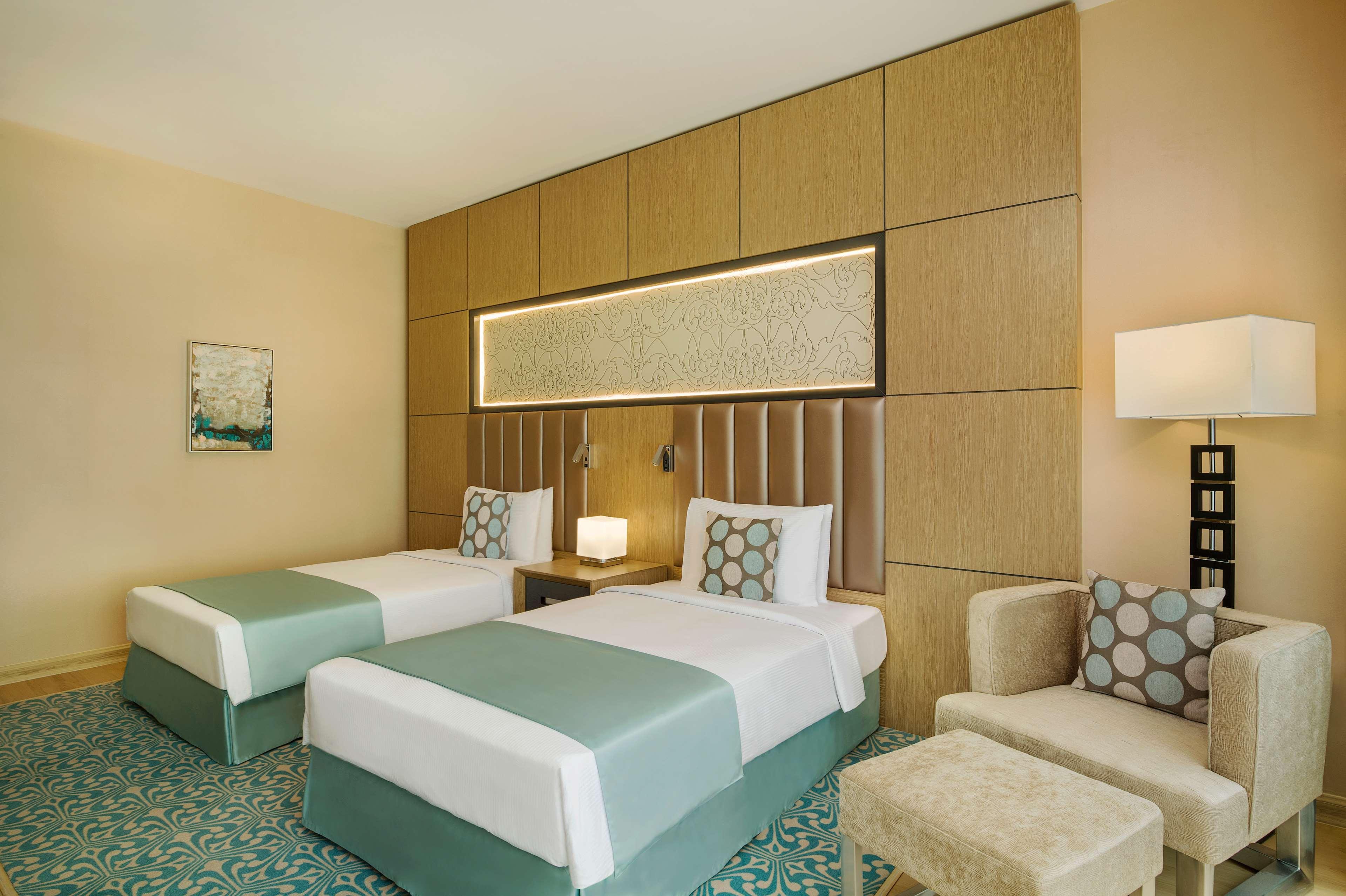 Wyndham Doha West Bay Hotel Exterior foto Deluxe Room