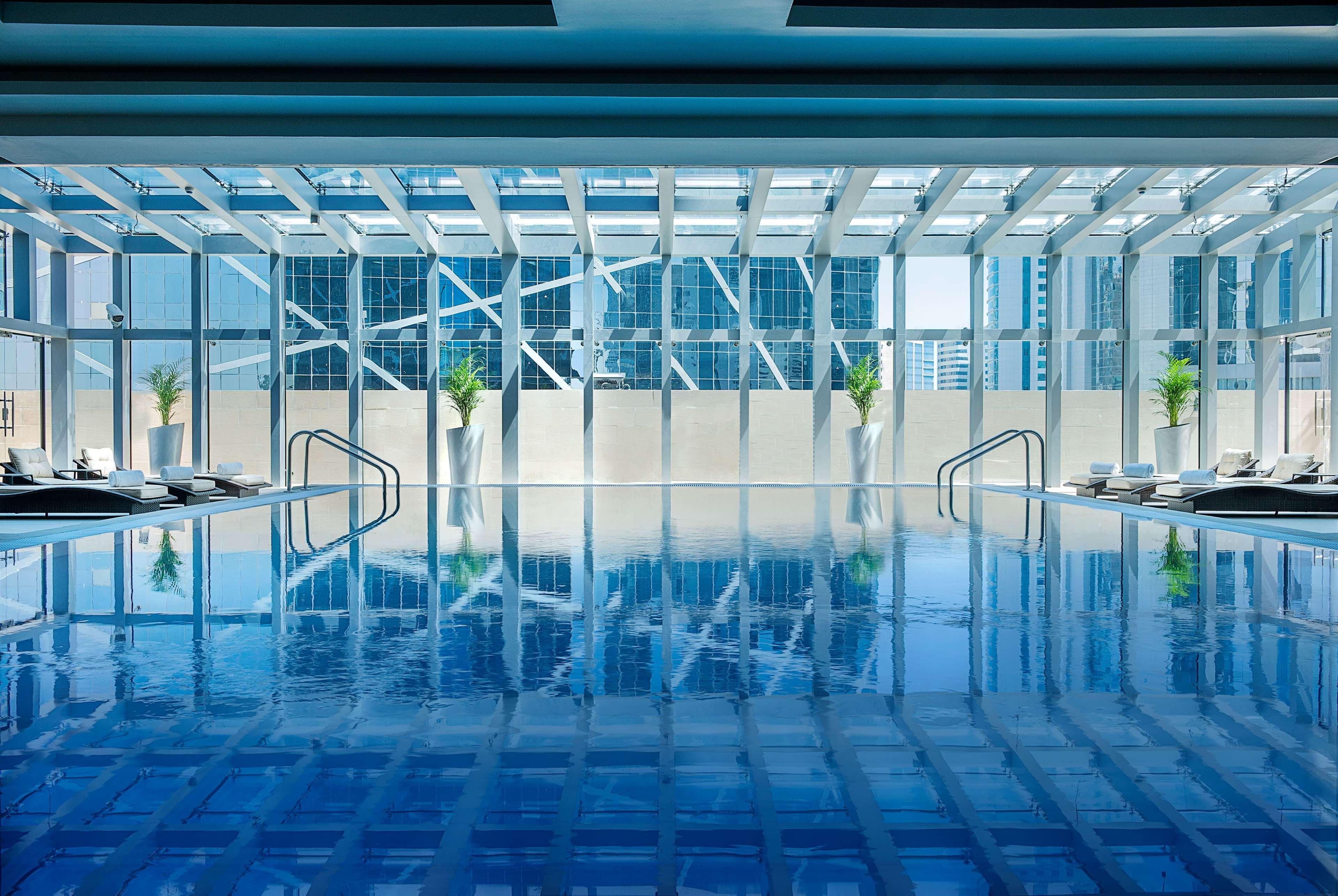 Wyndham Doha West Bay Hotel Exterior foto The pool at the Ritz-Carlton, Dubai