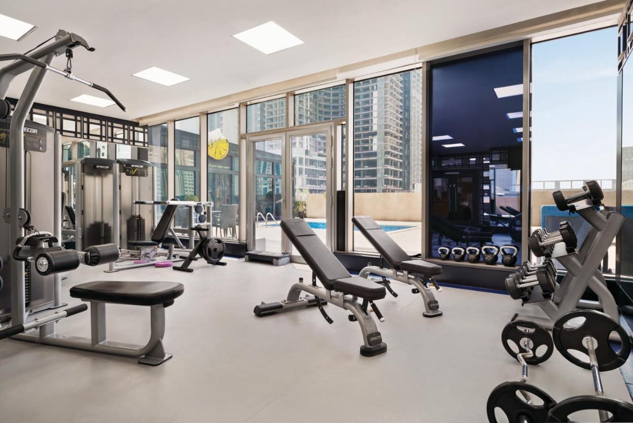 Wyndham Doha West Bay Hotel Exterior foto The gym at the Westin Dubai