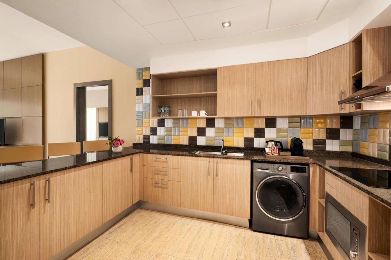 Wyndham Doha West Bay Hotel Exterior foto A typical kitchen in a residential apartment