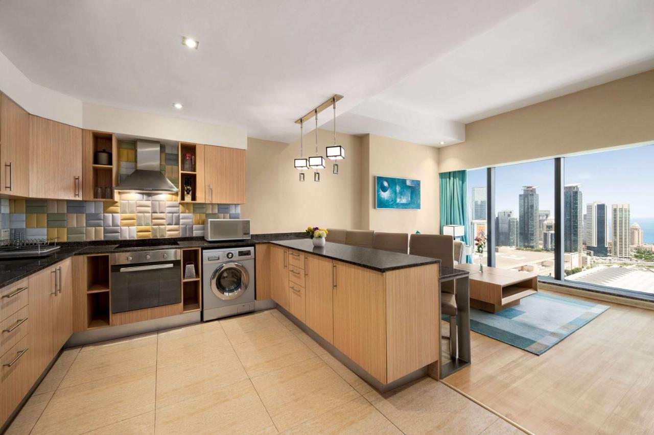 Wyndham Doha West Bay Hotel Exterior foto A typical apartment interior