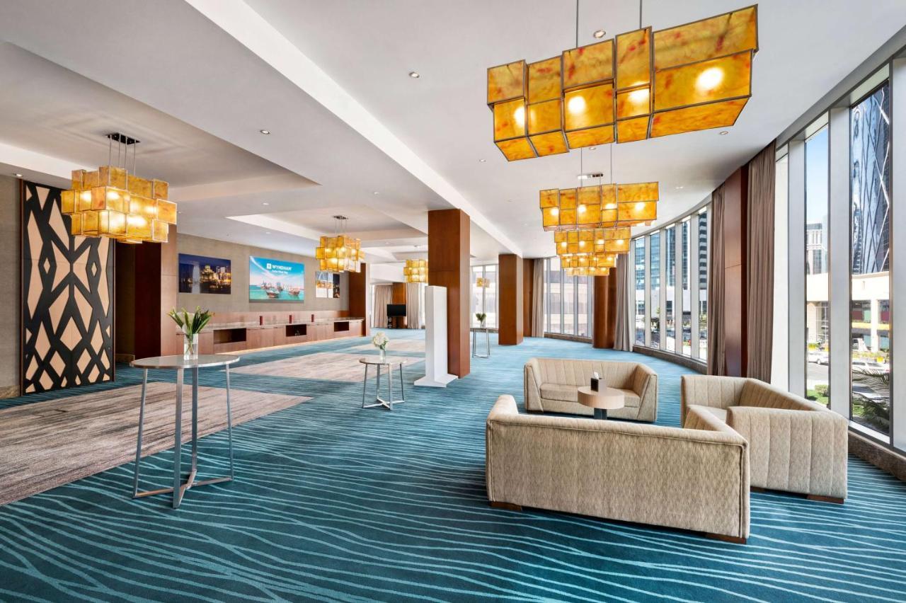 Wyndham Doha West Bay Hotel Exterior foto The Westin Convention Center