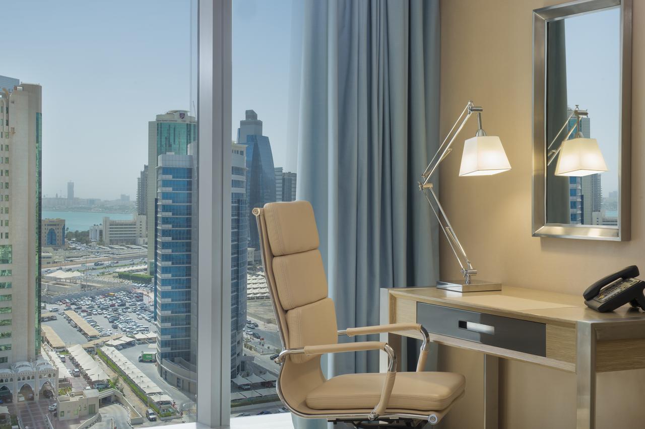 Wyndham Doha West Bay Hotel Exterior foto A room at the hotel