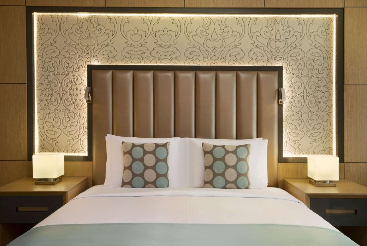 Wyndham Doha West Bay Hotel Exterior foto A bedroom at the hotel